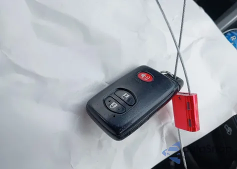 2014 Toyota Prius V Two z USA, uszkodzony, nr VIN JTDZN3EU2EJ009936